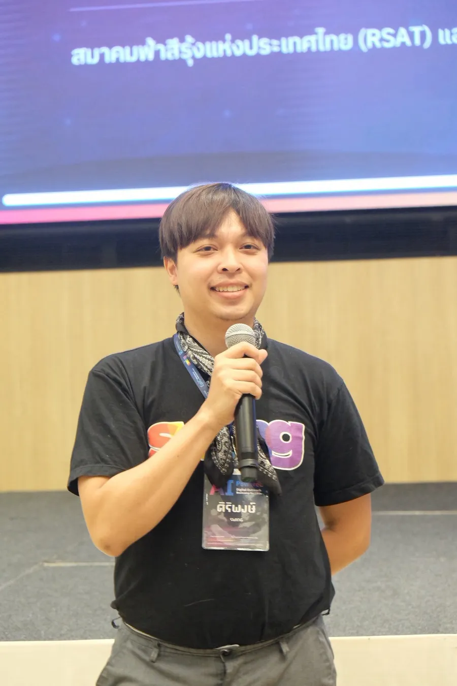Arm holding a microphone, leading a session